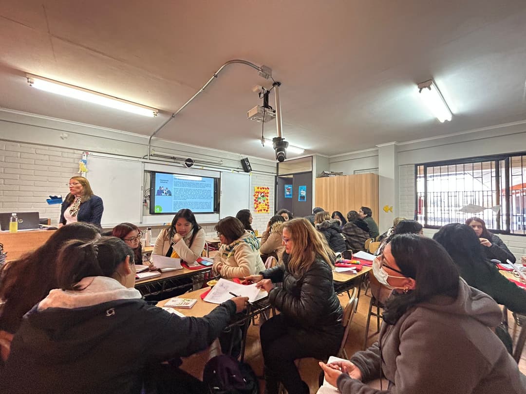 Cuerpo docente de liceo Santa Clara, en sus jornadas de planificación y evaluación